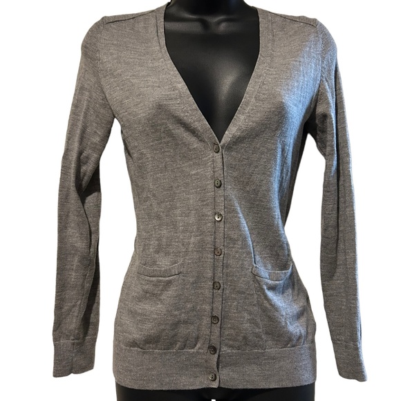 Banana Republic Sweater - Picture 1 of 2